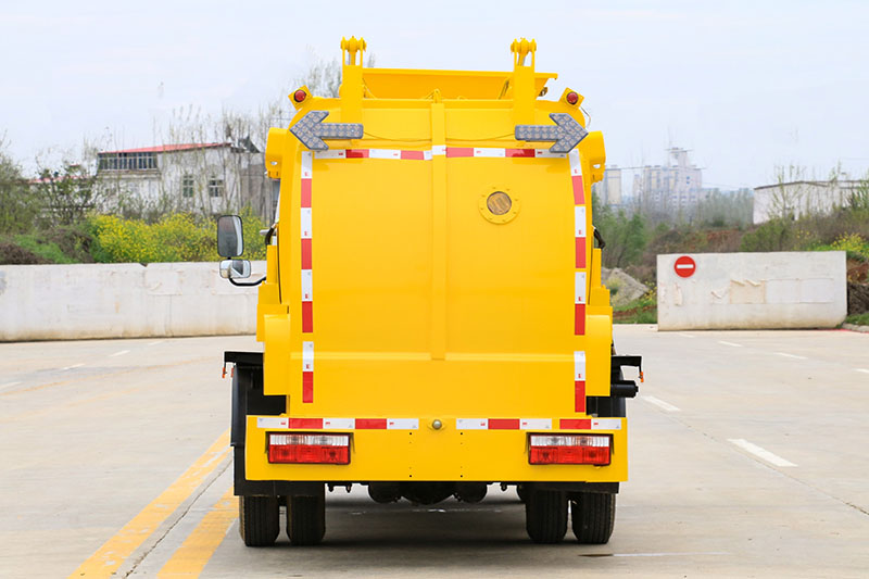 東風(fēng)小(xiǎo)多利卡餐廚垃圾車（廂式）（6方）